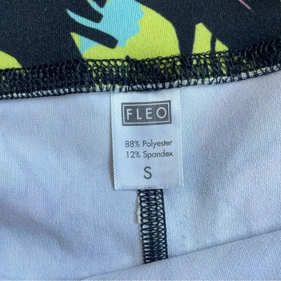 Fleo Shorts - Picture 3 of 3